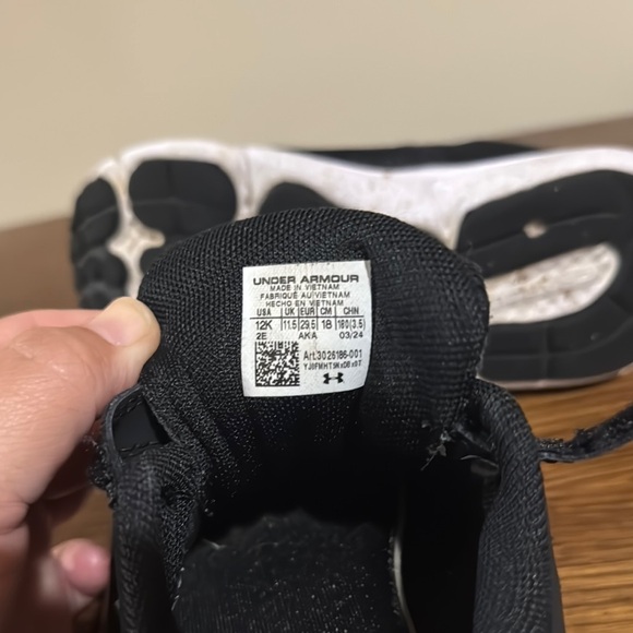 Under Armour Black and White Sneakers with Breathable Mesh - Picture 6 of 6